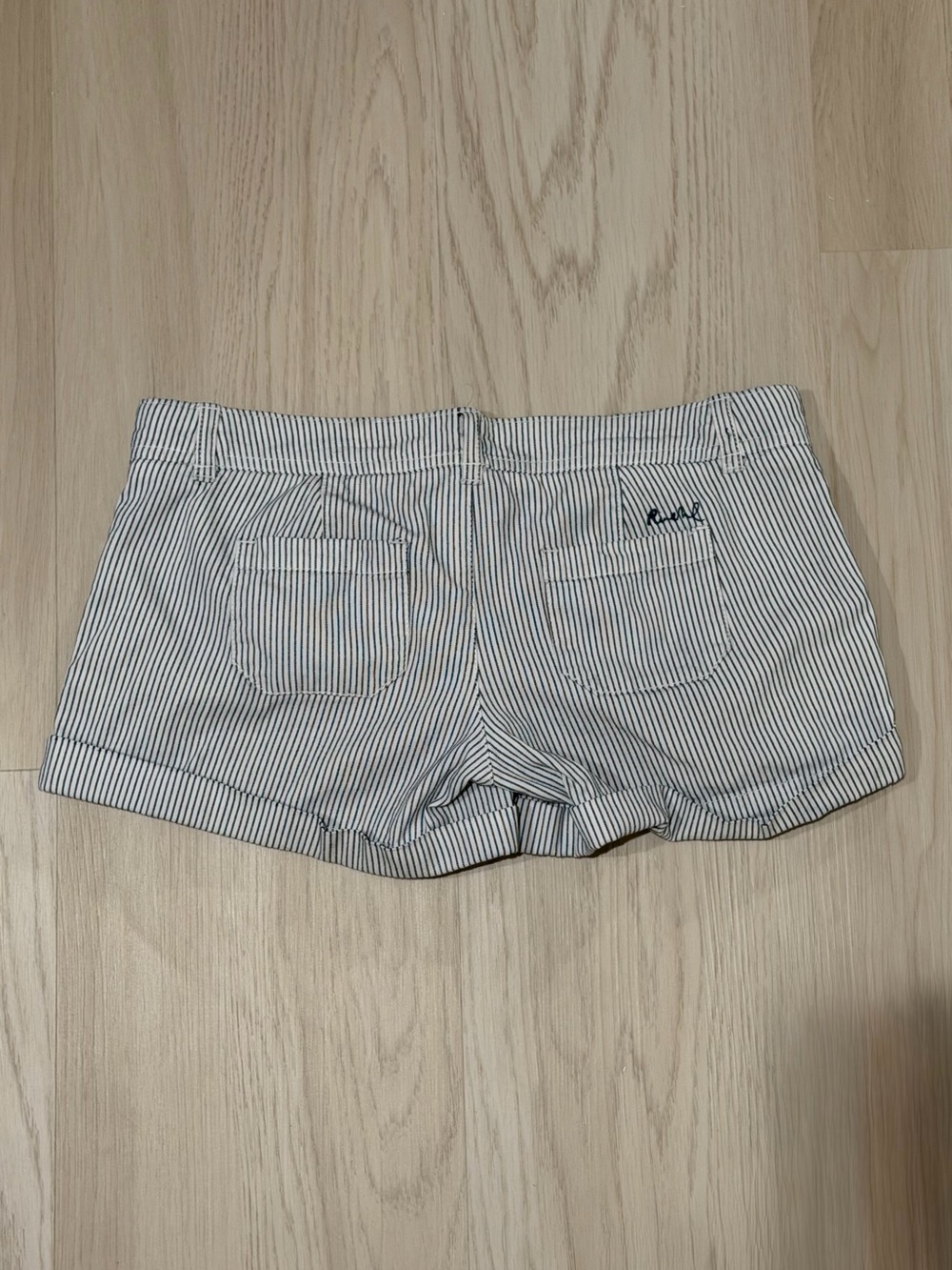 Ruehl 925 Women’s Blue & White Striped Jean Shorts - Picture 3 of 3